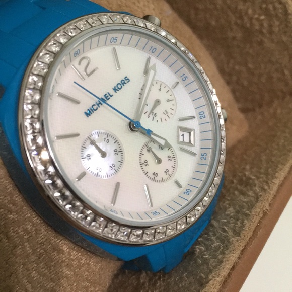 Michael Kors funky blue oversized watch - Picture 6 of 6